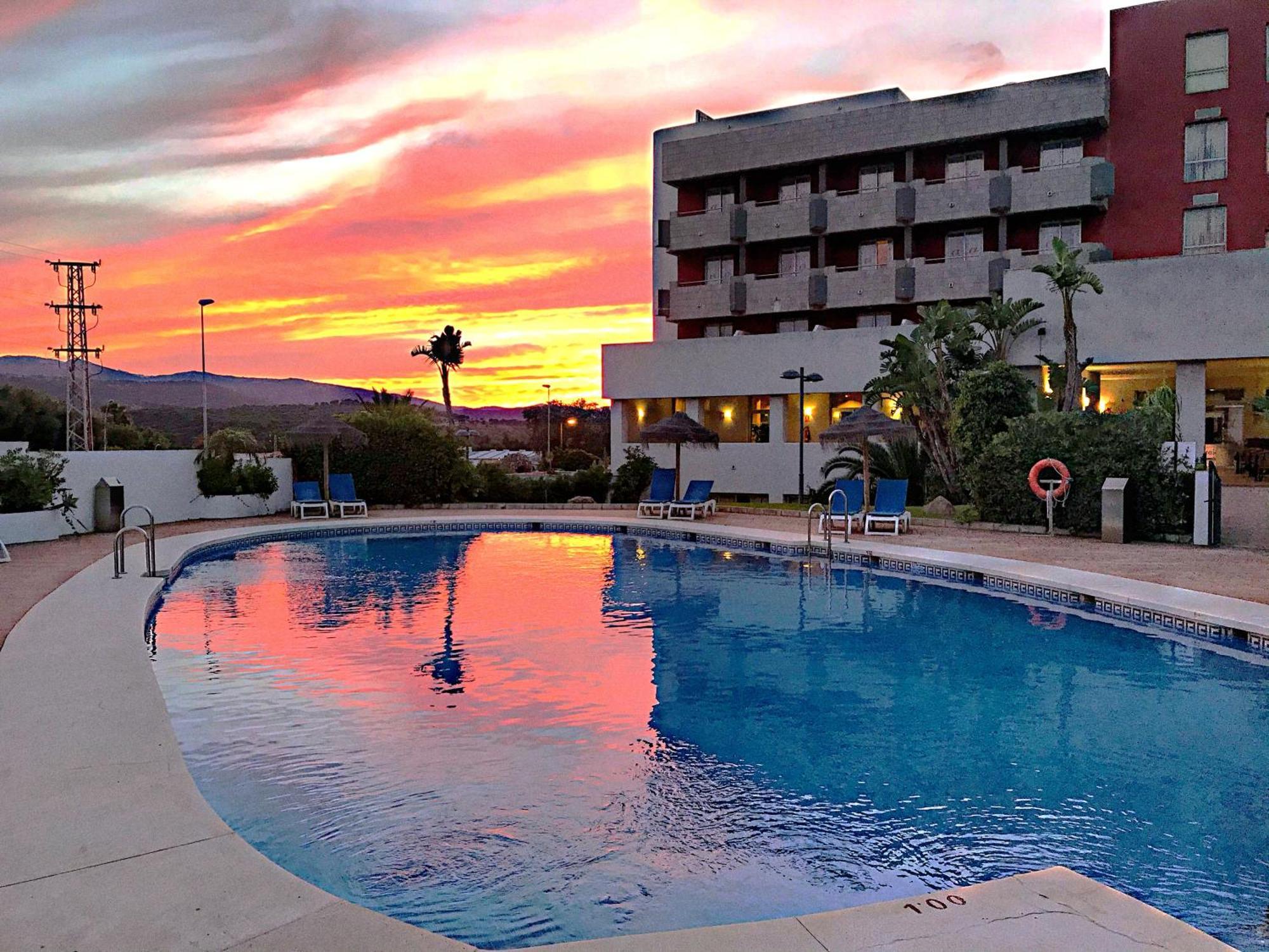 Hotel Montera Plaza Los Barrios Buitenkant foto